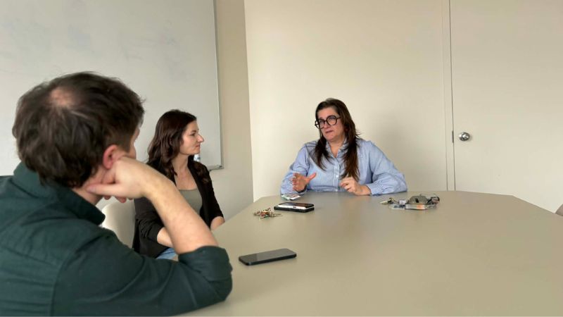 Photo de Hugo Duchaine avec Anne-René et Jeanne-Marie