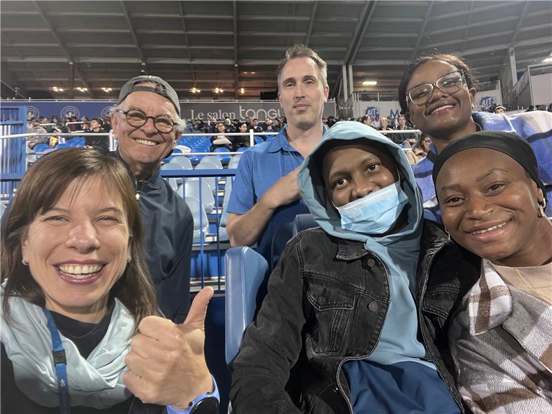 Usager de l'unité d’hématologie-oncologie assiste à un match du FC